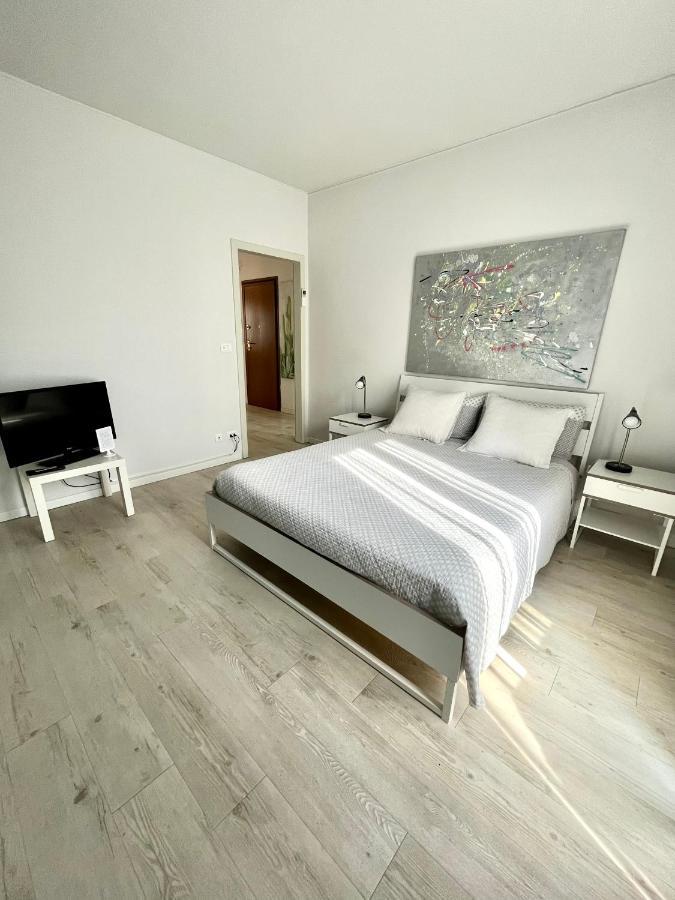 Your Familyapartment In Sirmione Kültér fotó