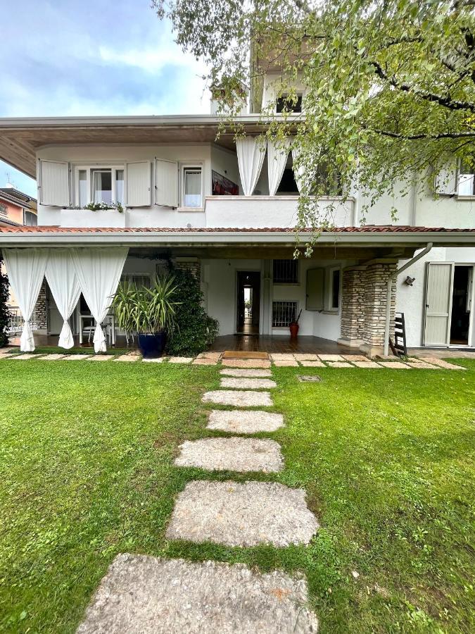 Your Familyapartment In Sirmione Kültér fotó