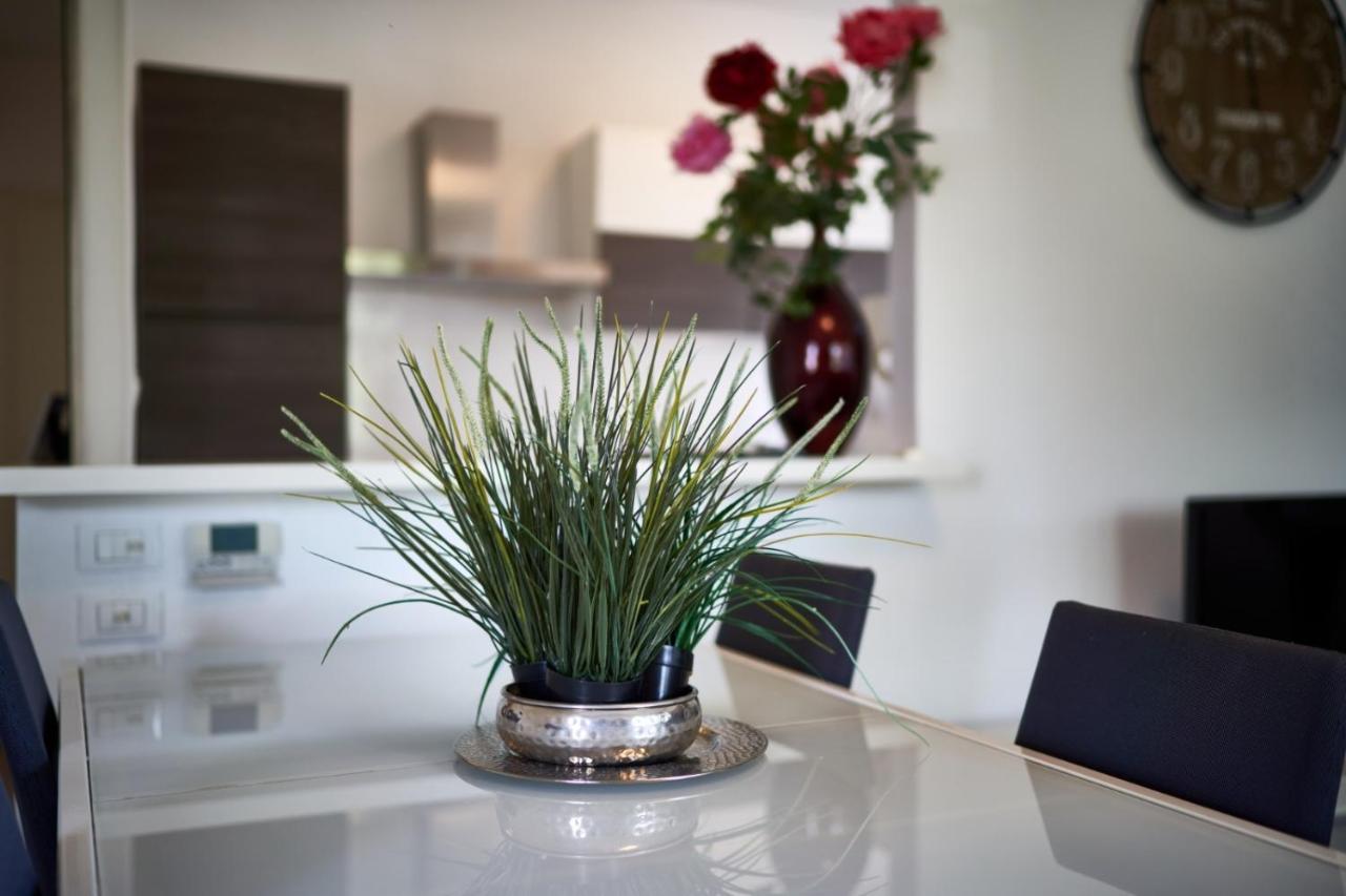 Your Familyapartment In Sirmione Kültér fotó
